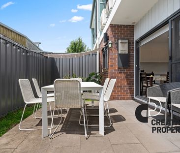 Modern Townhouse Offering Style, Space & Unbeatable Convenience - Photo 2