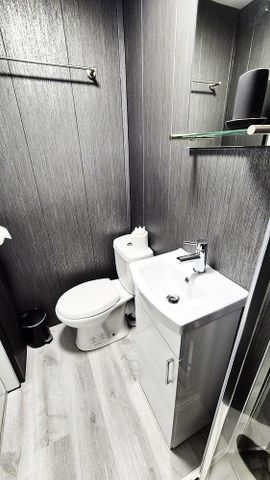 6 bedroom terraced house to rent - Photo 4