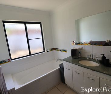 Well maintained home in Eimeo - Photo 6