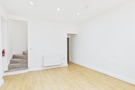 4 bedroom terraced house to rent - Photo 3