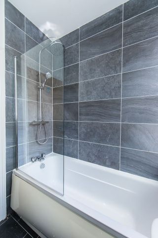 Welton Mount, Hyde Park, Leeds - Photo 3