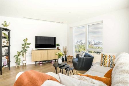 Southern Way, Greenwich, SE10 - Photo 2