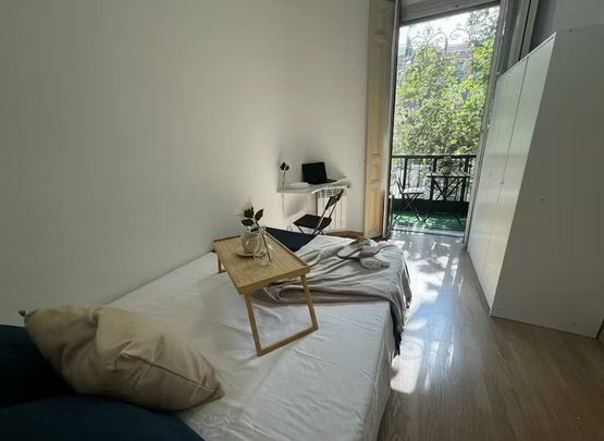 Calle de Trafalgar, Madrid, Community of Madrid 28010 - Photo 1