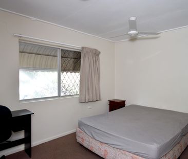 SPECIAL OFFER - SELF CONTAINED APARTMENT - GLADSTONE CBD - Photo 3