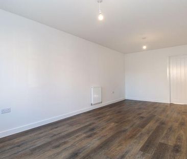 3 bedroom detached house to rent - Photo 2