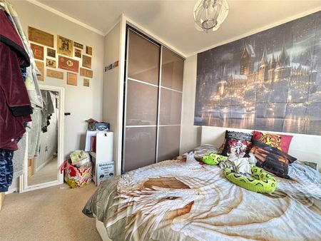 Hawkesworth Drive, Bagshot, GU19 - Photo 5
