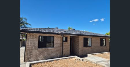 Brand new 4 Bedroom spacious house - Merrylands - Photo 4