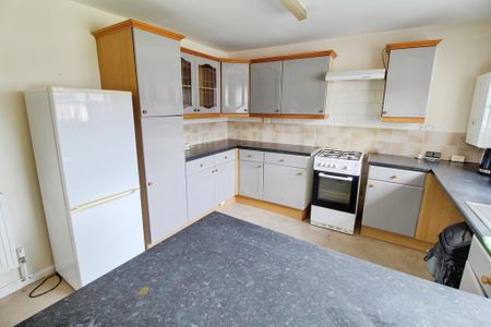 3 bedroom terraced house to rent - Photo 2