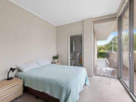 CONTEMPORARY FUSION OF SPACE, STYLE & CONVENIENCE - Photo 5