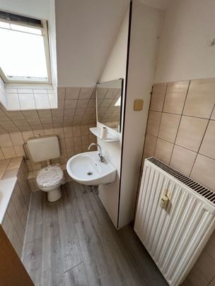 große helle Dachgeschoßwohnung - Photo 1