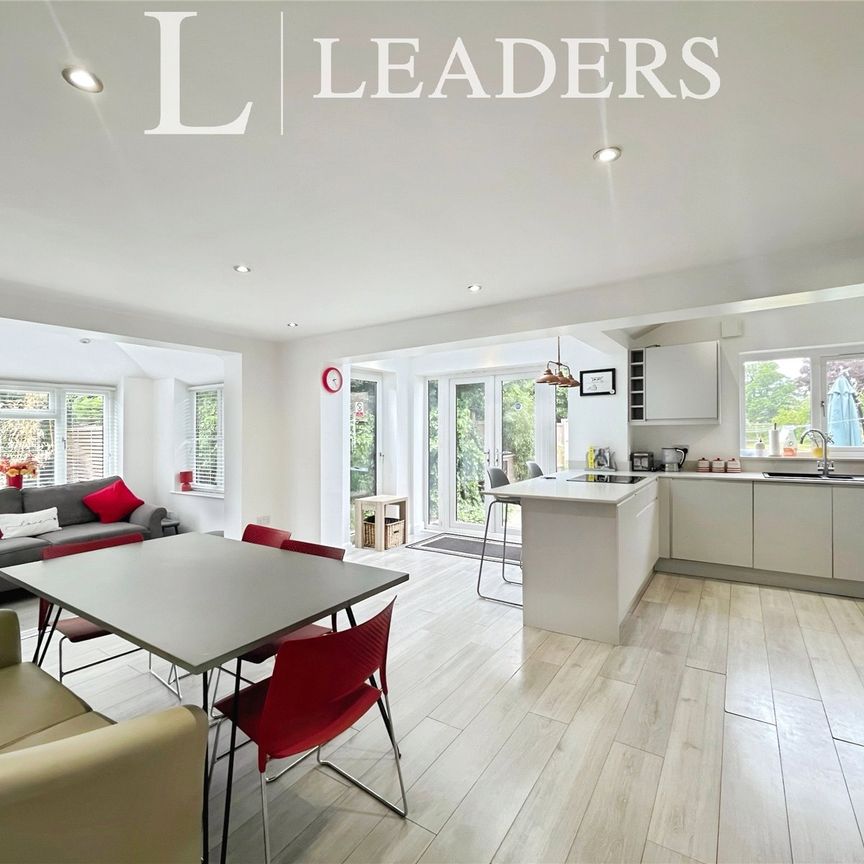 3 bedroom house to rent Canterbury Grange, Bocking, CM7 - Photo 1