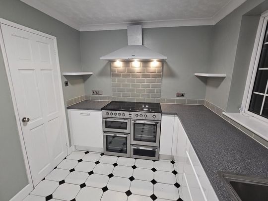 1 bedroom in a house share to rent - Photo 1