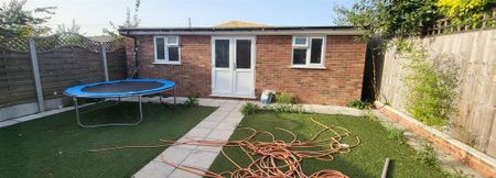 5 bedroom semi-detached house to rent - Photo 3