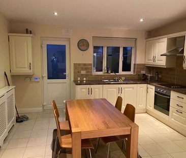 27 Glenaan Road, Whitehall, Dublin 9, D09 KD77 - Photo 3