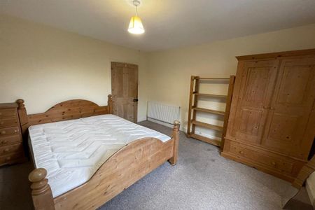 3 bedroom end of terrace house to rent - Photo 3