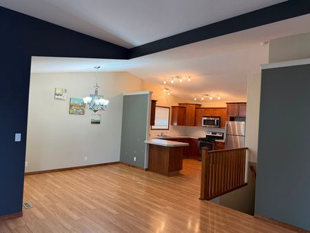 3 Bedrooms 3 bathroom House With Mother-In-Law Suite - Photo 4