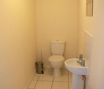 4 bedroom detached house to rent - Photo 4