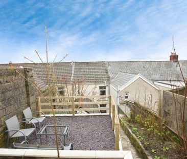 3 bedroom terraced house to rent - Photo 6