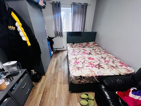 1 bedroom in a house share to rent - Photo 1