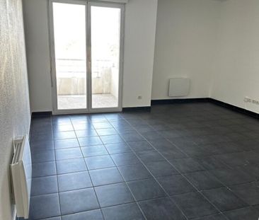 Location Appartement 2 pièces 43m² CHANTELOUP LES VIGNES 78570 - Photo 1