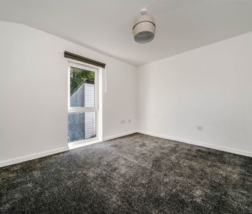 Price £645 pcm - Available 17/10/2025 - Unfurnished - Photo 3
