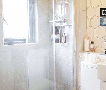 Room for rent in bright 2-bedroom home in Terenure, Dublin - Photo 1