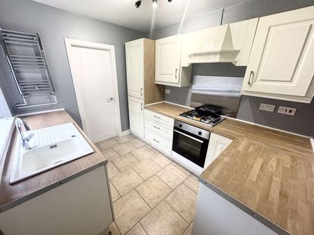 3 bedroom terraced house to rent - Photo 5