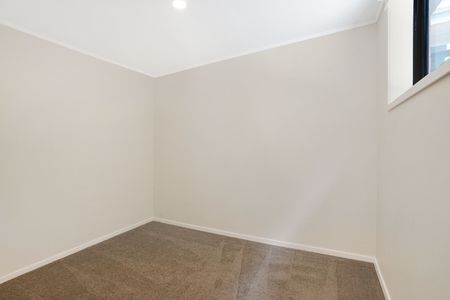 Sleek, Stylish & Newly Renovated - Photo 2