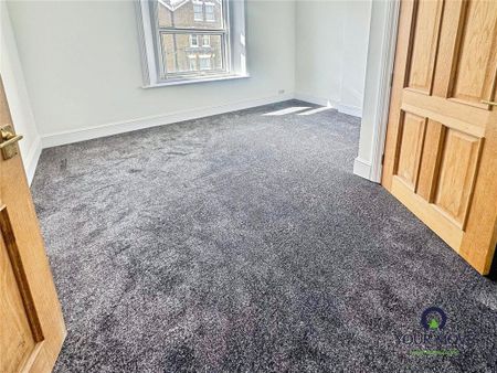 4 bedroom semi-detached house to rent - Photo 4