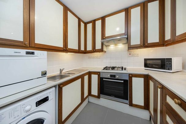 Pembroke Square - Photo 1