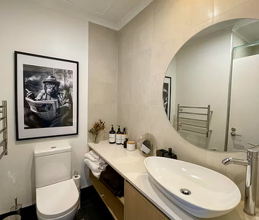 Central Apartment with Carpark, Pool & Gym - Photo 3