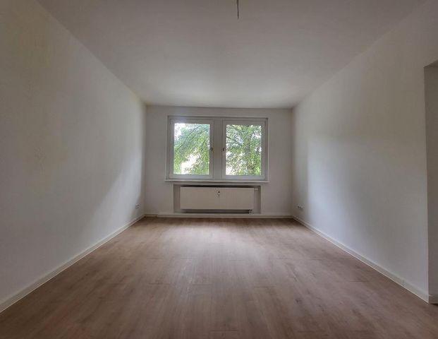 300 € Umzugsbonus + 439 € warm + 2 Zimmer + frisch saniert + Badewanne - Foto 1