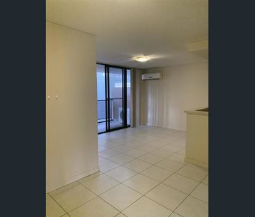 Modern Two-Bedroom Apartment in a Prime Convenient!! - Photo 1