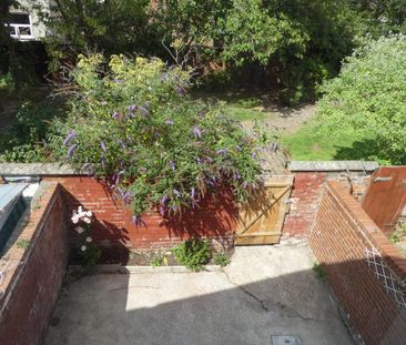 4 bedroom terraced house to rent - Photo 4