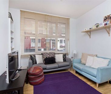 A wonderful four bedroom period house, with two bathrooms and a cou... - Photo 5