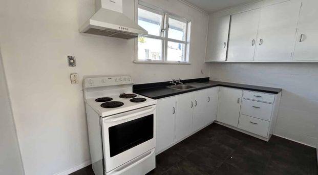 Easy on Erin Street! - Photo 1