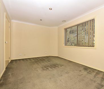 Spacious 3-Bedroom Townhouse with Outdoor Entertaining - Photo 3