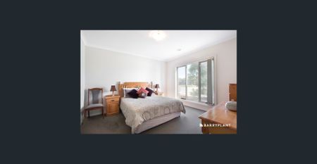 Modern and Comfortable Living in a Convenient Pakenham Location - Photo 2