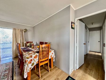 Lovely 3 Bedroom House in Papatoetoe - Photo 2