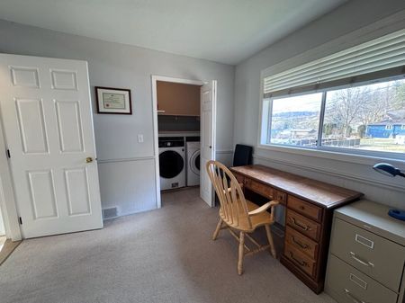 Furnished 2 bed + den bedroom upper suite, with views! Short-term lease until October.31, 2025 - Photo 2