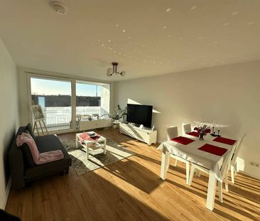 Renovierte, helle & voll möblierte 2-Zimmer-Wohnung mit Balkon - Foto 1