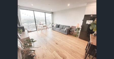 EAST END CITY APARTMENT WITH A HILL VIEW - Photo 5