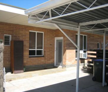 “One bedroom apartment with a lovely courtyard garden” - Photo 1