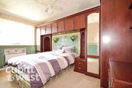 4 bedroom semi-detached house to rent - Photo 2