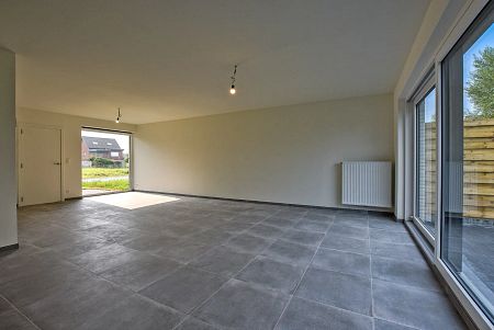 Ruime energiezuinige nieuwbouwwoning (2024) met inpandige garage op 193m² gelegen te Houthulst. - Photo 2