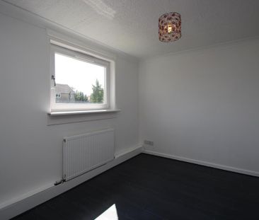 3 bedroom flat to rent - Photo 3