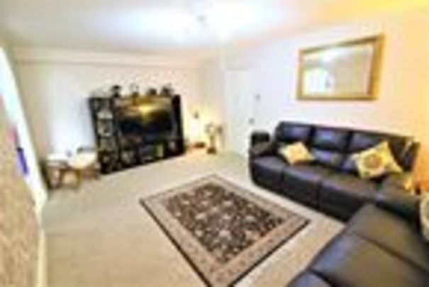 Comer Crescent, Southall - Photo 1