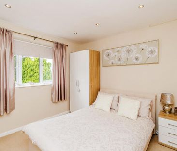 3 Beds - Detached house - - Photo 4