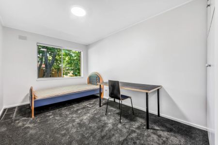 Freshly Updated North Melbourne Apartment – Inspection a Must - Photo 5