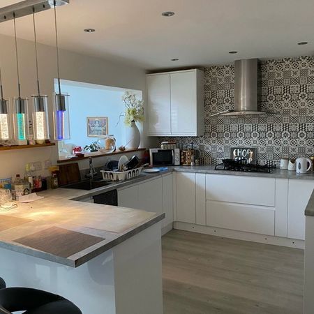 1 Bed Semi-Detached House, Warren Crescent, SO16 - Photo 3